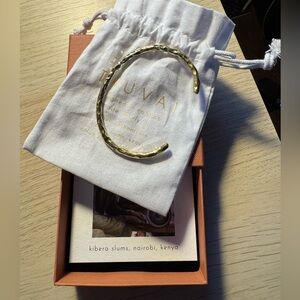 Jilly Box Truvai Margo cuff